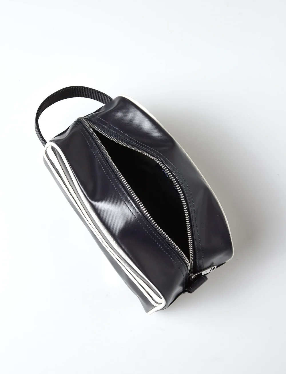 COATED POLYESTER WASH BAG