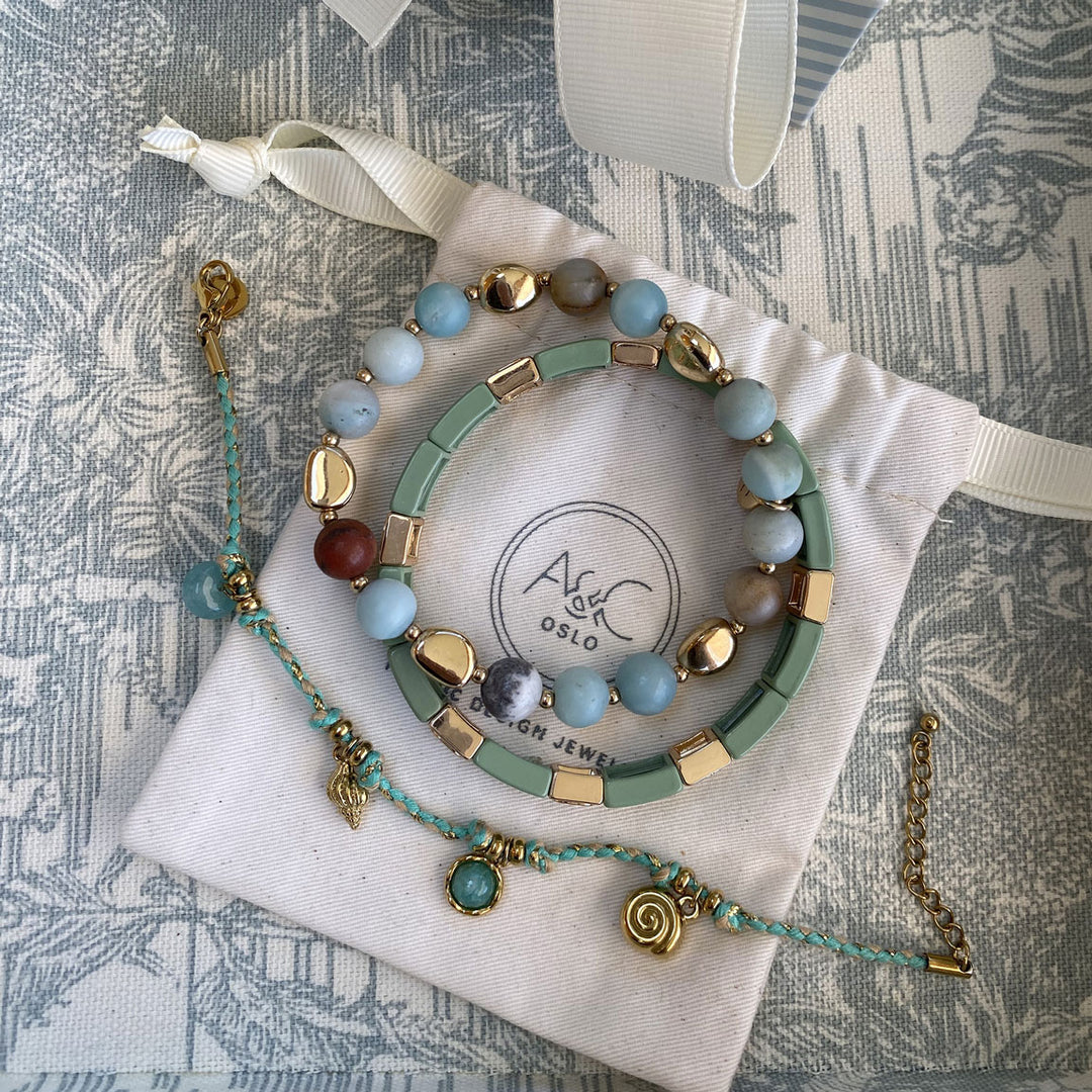 Bracelet green cord w/charms