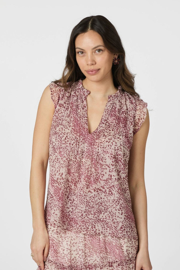 Izar Blur Graphic Top