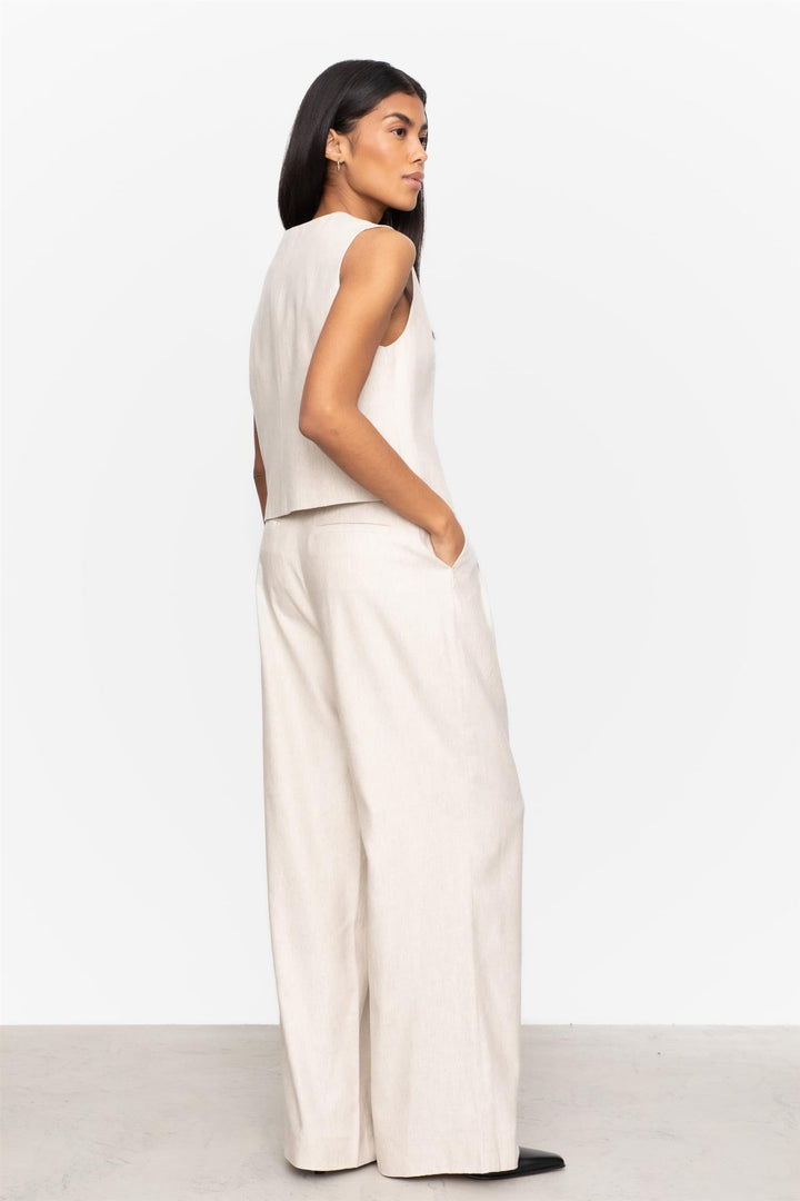 Vivienne Vest